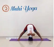 mahi Yoga PRASARITA PADOTTANASANA (C)